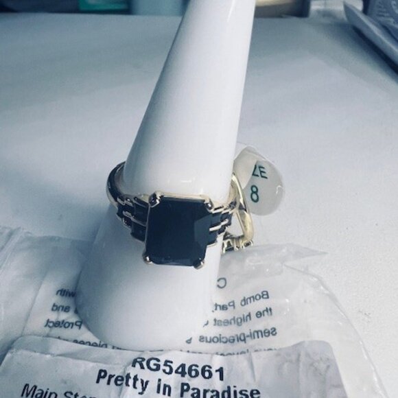 SIZE 8 RINGS - Picture 4 of 6